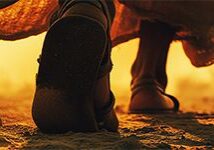 mj_jesus-walking-low-angle-01_header_col